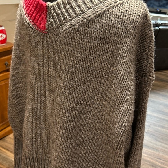 Day & Moon Gray and Pink V-Neck Sweater Size Medium - Picture 4 of 10